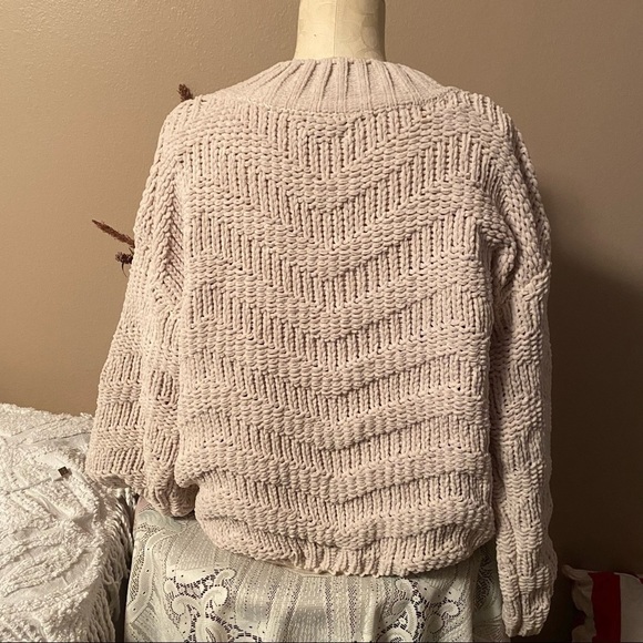 POL Cream Chevron knit Sweater small - Picture 3 of 12